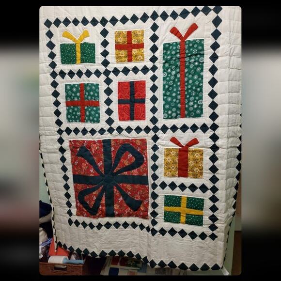 New Christmas quilt Treasure Chest Collection - Picture 4 of 8